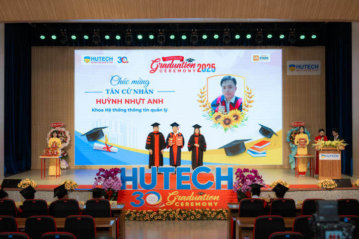 Người đẹp Hoa hậu Hoàn vũ Việt Nam 2015 truyền cảm hứng trong Lễ 13Win13 link đăng nhập 13WIN13 91