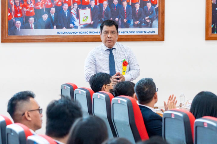 Nhiều suất Www 13Win one nổ hũ được trao đến tân Tải app 13Win Khoa Tài chính - Thương mại trong lễ chào đón 104