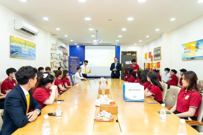 Trải nghiệm thực tế tại Nam A Bank, Tải app 13Win Khoa Luật mở rộng góc nhìn về ngân hàng số 18