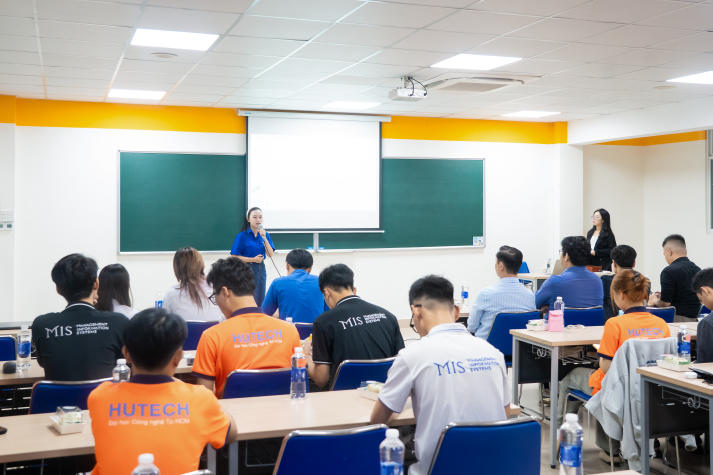 Sôi nổi ngày hội Chào đón Tân Tải app 13Win Khoa Hệ thống thông tin quản lý: Khởi đầu hành trình kết nối công nghệ và kinh tế 83