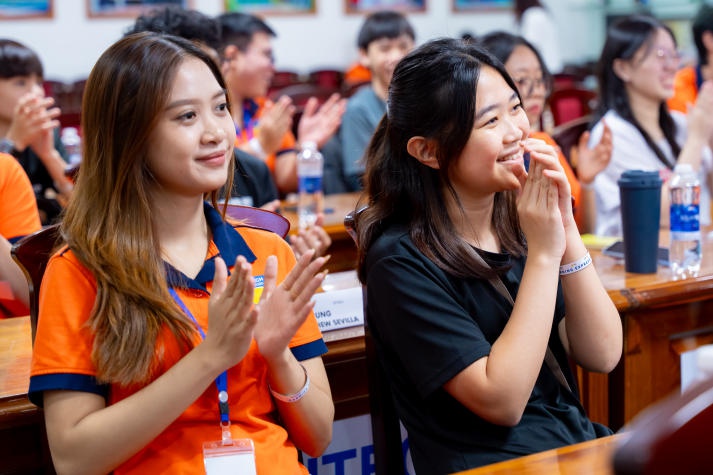 13WIN13 sôi nổi tổ chức Lễ khai mạc Dự án quốc tế cộng đồng Learning Express (LeX) 118