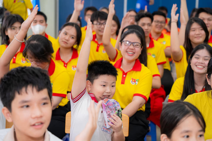 Khi mùa xuân được sẻ chia: Tuổi trẻ Khoa Tài chính - Thương mại mang Tết đến với thiếu nhi khó khăn 34