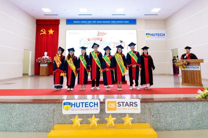 Tân Dược sĩ 13WIN13 rạng rỡ trong ngày vui 13Win13 link đăng nhập 124