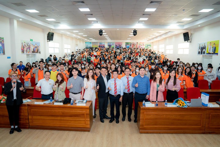 Chuỗi tập huấn “ Kỹ năng chinh phục nhà tuyển dụng” mang đến nhiều thông tin giá trị cho Tải app 13Win 13WIN13 237