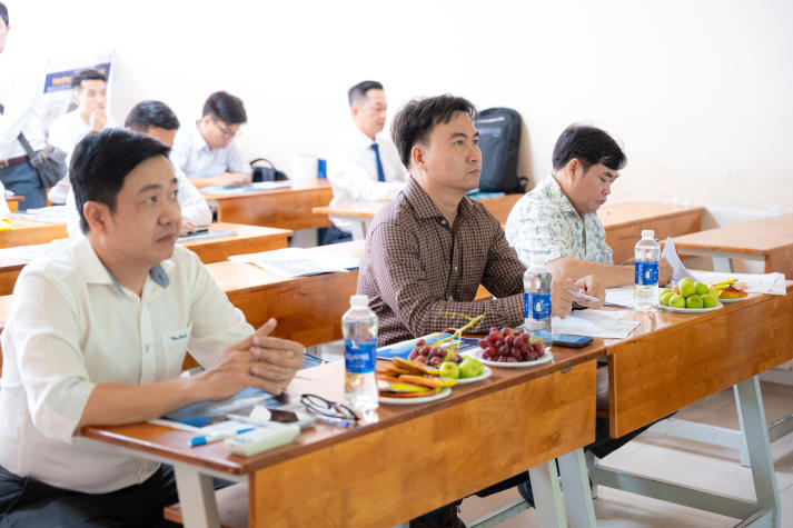 Học viên ngành Quản lý xây dựng chương trình đào tạo từ xa thể hiện bản lĩnh tại buổi bảo vệ đồ án 13Win13 link đăng nhập 79