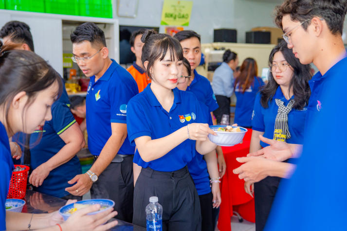 Chiến sĩ Mùa hè xanh 13WIN13 vun đắp lòng biết ơn, gìn giữ truyền thống dân tộc hướng về Ngày Thương binh - Liệt sĩ 166