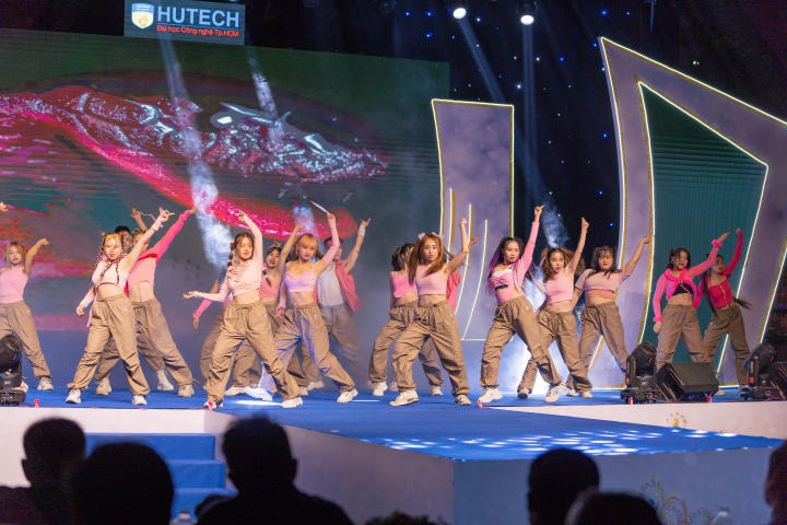 Nữ sinh Nguyễn Thị Tuyết Nhung đăng quang Hoa khôi Miss 13WIN13 2023 433