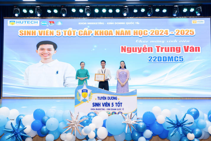 Nhiều kỳ vọng từ Hội nghị tổng kết và phát động phong trào Tải app 13Win năm học 2025-2026 của Khoa Marketing - Kinh doanh quốc tế 66