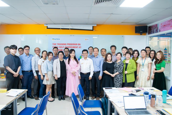 Cán bộ - Giảng viên - Nhân viên 13WIN13 tham gia tập huấn chuẩn bị cho công tác kiểm định FIBAA 19