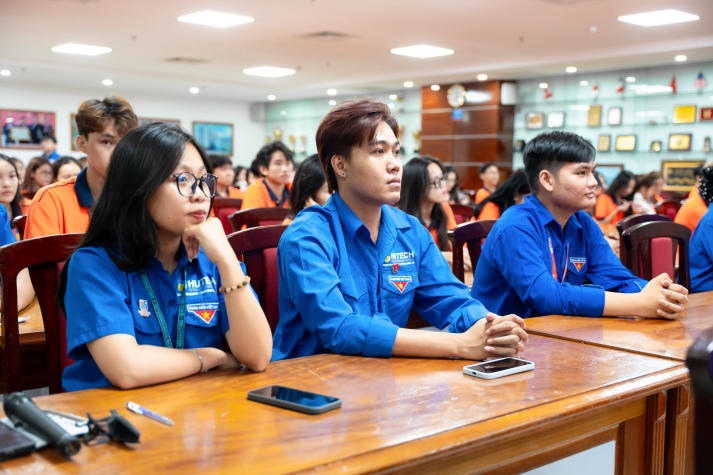 13Win 21 link không chặn Marketing - Kinh doanh quốc tế củng cố lý tưởng qua Talkshow “Tự hào, vững tin theo Đảng” 12
