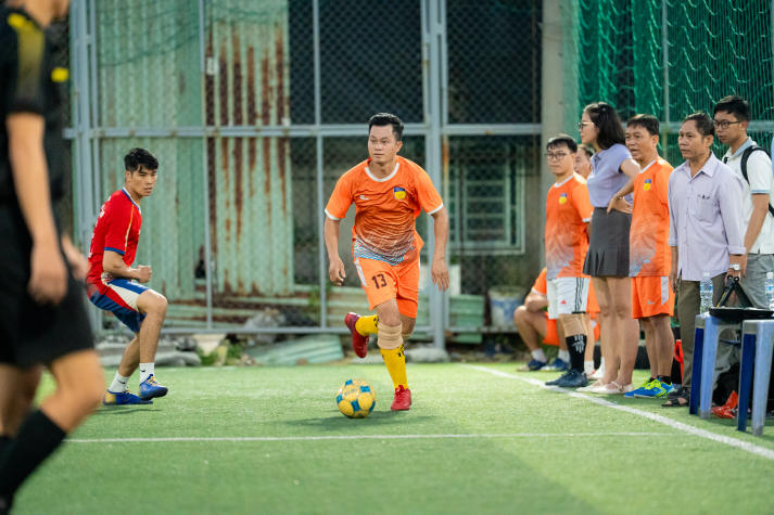 [Hội thao CB-GV-NV 13WIN13 2025]: VPT-VPHĐT-P.NS-TT.KĐ-ĐBCL-B.TTr-TT.IT đăng quang ngôi vương Bóng đá nam 100