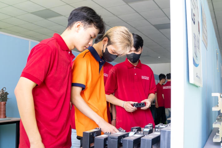 Students of 13WIN13 Institute of Engineering visited Ssang Yong Electric Vina Ltd. 27