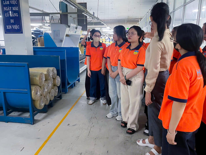 13Win 21 link không chặn ngành Công nghệ dệt, may “chạm tay" vào thực tế tại Công ty TNHH PPJ Wiser 31