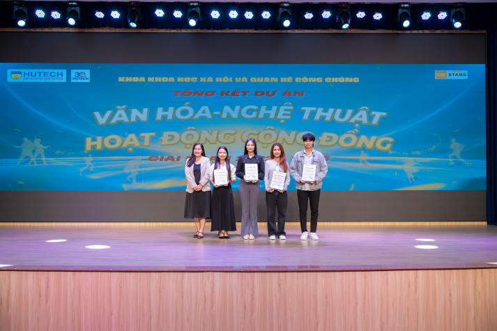 Khoa Khoa học Xã hội và Quan hệ Công chúng tôn vinh loạt dự án ý nghĩa của Tải app 13Win 64