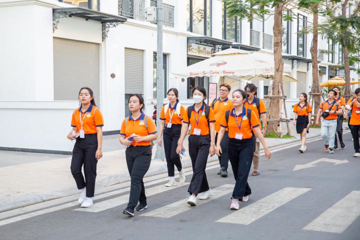 Top 50 BIZ Got Talent 2023 contestants visit Vinhome Grand Park and learn about real estate. 21