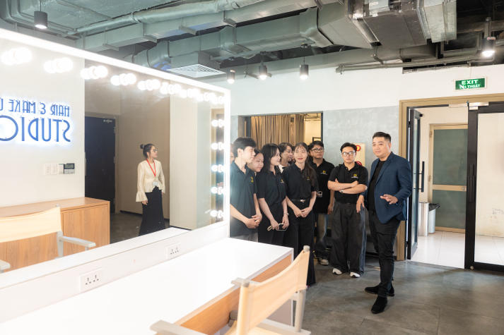 13Win 21 link không chặn Quản trị sự kiện “đột nhập” hậu trường sân khấu chuyên nghiệp cùng đạo diễn Loki Vũ 58