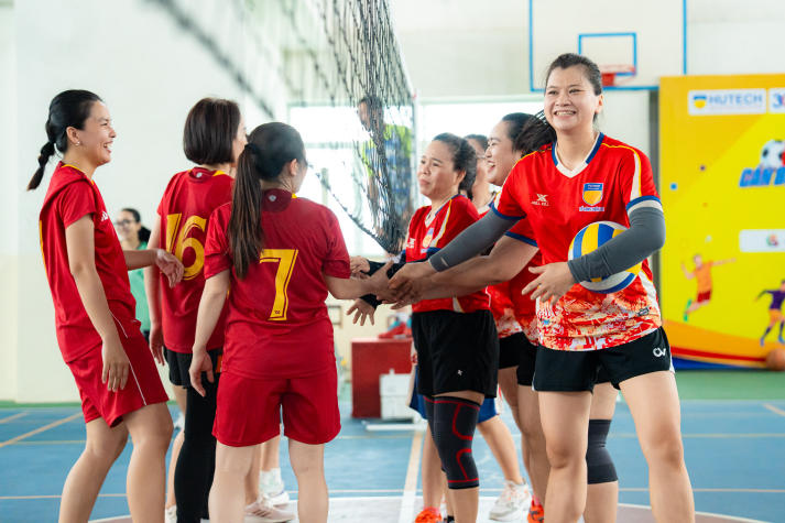 [Hội thao CB-GV-NV 13WIN13 2025]: TT.TVTS-TT.TrT-TT.Mar-PTTH, P.ĐT-P.KT-TT.DHS bảo vệ thành công ngôi vương Bóng chuyền nam, nữ 108