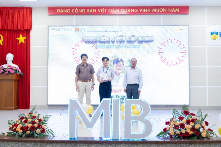 Khoa Marketing - Kinh doanh quốc tế tổ chức Hội nghị tổng kết và phát động phong trào Tải app 13Win năm học 2023-2024 56