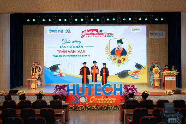 Người đẹp Hoa hậu Hoàn vũ Việt Nam 2015 truyền cảm hứng trong Lễ 13Win13 link đăng nhập 13WIN13 101