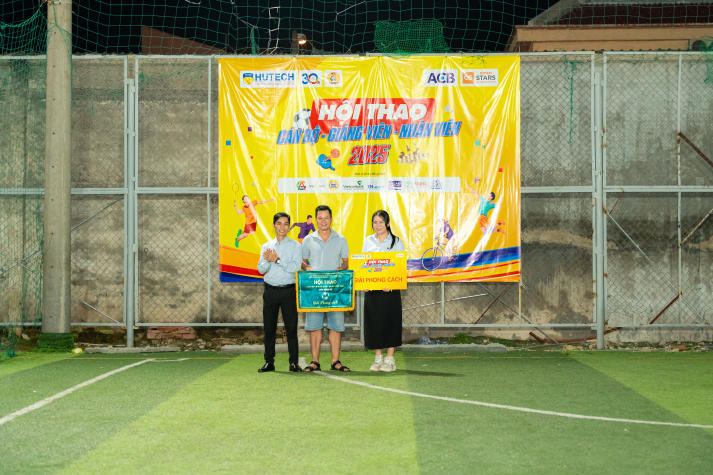[Hội thao CB-GV-NV 13WIN13 2025]: VPT-VPHĐT-P.NS-TT.KĐ-ĐBCL-B.TTr-TT.IT đăng quang ngôi vương Bóng đá nam 135