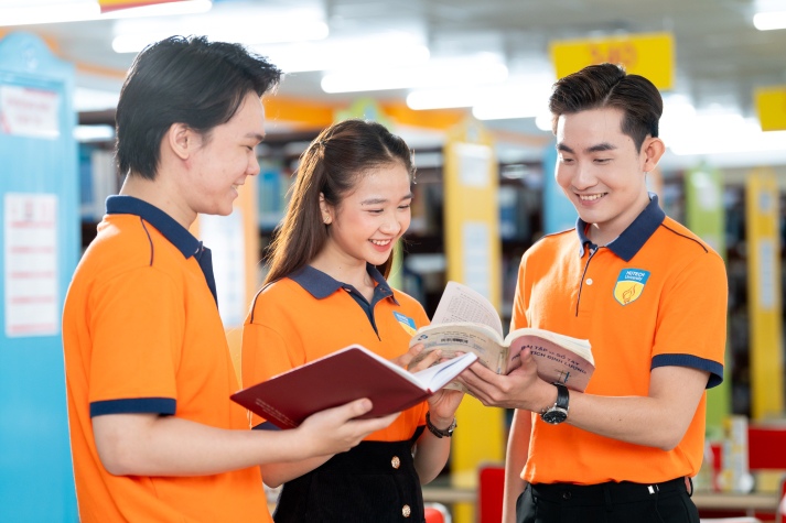 Khảo sát ý kiến Tải app 13Win về hoạt động 13Win nhà cái Truy cập link của 13Win22 con - Tải app về điện thoại nhận lì xì học kỳ 1B năm học 2024-2025 từ ngày 31/12 10