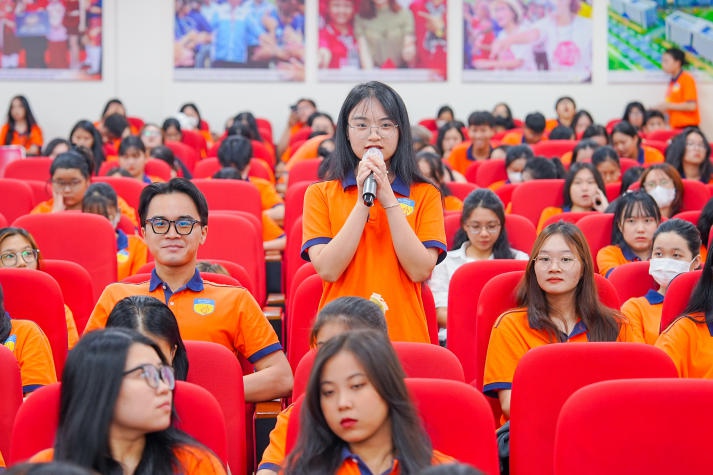 Khoa Tài chính - Thương mại khen thưởng hơn 800 Tải app 13Win tiêu biểu Học kỳ 1 năm học 2023-2024 207