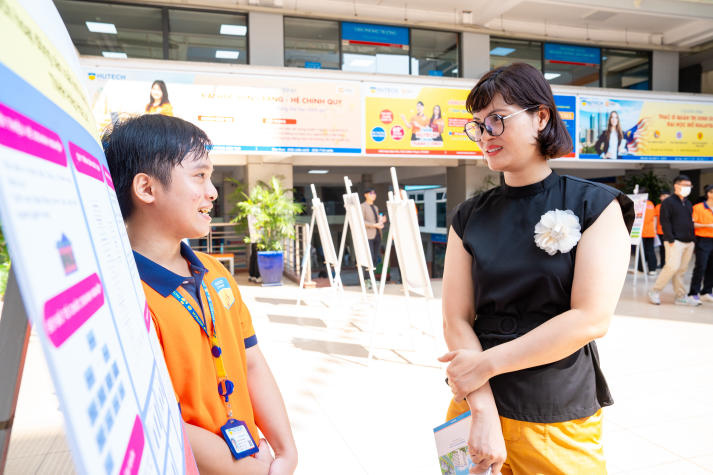 Sáng tạo từ trải nghiệm thực tế: 13Win 21 link không chặn ngành Kinh doanh thương mại báo cáo thực tập bằng poster 109