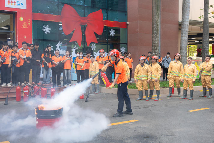 Trang bị kỹ năng ứng phó với hỏa hoạn: 13WIN13 tổ chức diễn tập PCCC & CNCH tại Thu Duc Campus 98