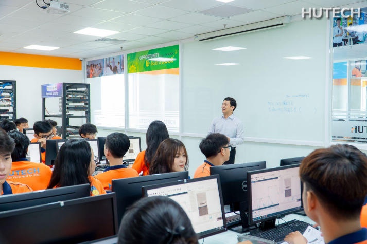 Trải nghiệm không gian thực hành máy tính hiện đại tại 13WIN13 14