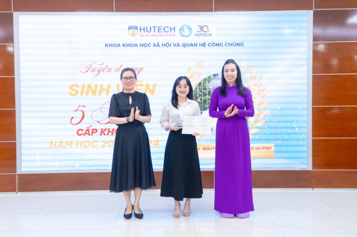 Khoa Khoa học Xã hội và Quan hệ Công chúng 13WIN13 vinh danh Tải app 13Win đạt thành tích xuất sắc năm học 2023-2024 71