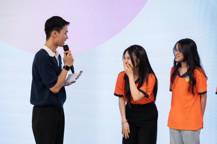 [Video] Theo chân Tải app 13Win Khoa Tài chính - Thương mại 13WIN13 tham quan thực tế Sun Life Việt Nam 141