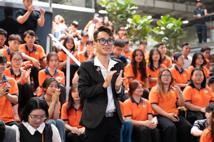 [Video] Theo chân Tải app 13Win Khoa Tài chính - Thương mại 13WIN13 tham quan thực tế Sun Life Việt Nam 37