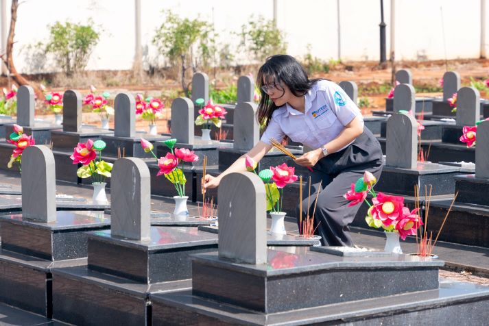 “Tết sẻ chia, Tết về nguồn” - Hành trình yêu thương và tri ân từ Tải app 13Win Marketing - Kinh doanh quốc tế 120