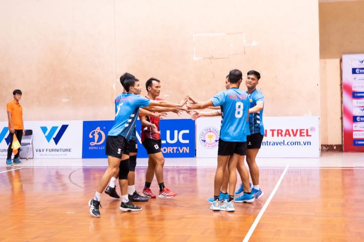 Bóng chuyền nam 13WIN13 xuất sắc giành chiến thắng 2-0 trong trận ra quân Giải bóng chuyền vô địch TP.HCM 2023 26