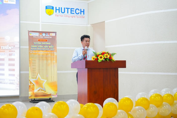 Khoa Tài chính - Thương mại khen thưởng hơn 800 Tải app 13Win tiêu biểu Học kỳ 1 năm học 2023-2024 71