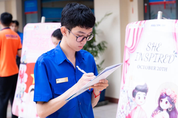 Tôn vinh vẻ đẹp phụ nữ Việt Nam qua các poster muôn màu của Tải app 13Win Khoa Marketing - Kinh doanh quốc tế 40