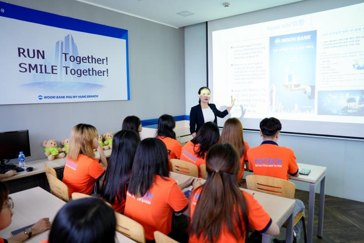 13Win 21 link không chặn Khoa Hàn Quốc học tham quan thực tế tại Sòng Bài Trực Tuyến 13Win.com Woori 28