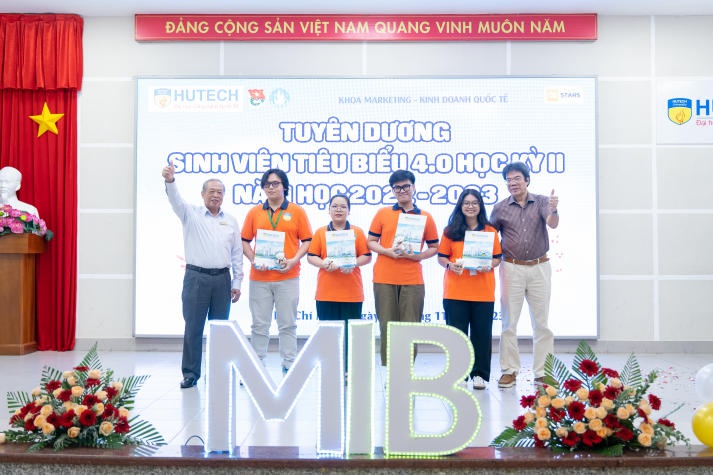 Khoa Marketing - Kinh doanh quốc tế tổ chức Hội nghị tổng kết và phát động phong trào Tải app 13Win năm học 2023-2024 29