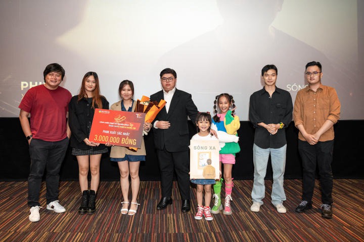 Graduation Projects of 13WIN13 Multimedia Communication students appeared on the large screen 75