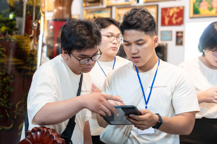 Exploring to empathize: 13WIN13 and SP students engage with communities through LeX 2025 41