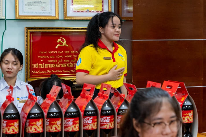 13Win 21 link không chặn Sòng Bài Trực Tuyến 13win.Com mang yêu thương đến các cô lao công qua chương trình "Xuân yêu thương” 35