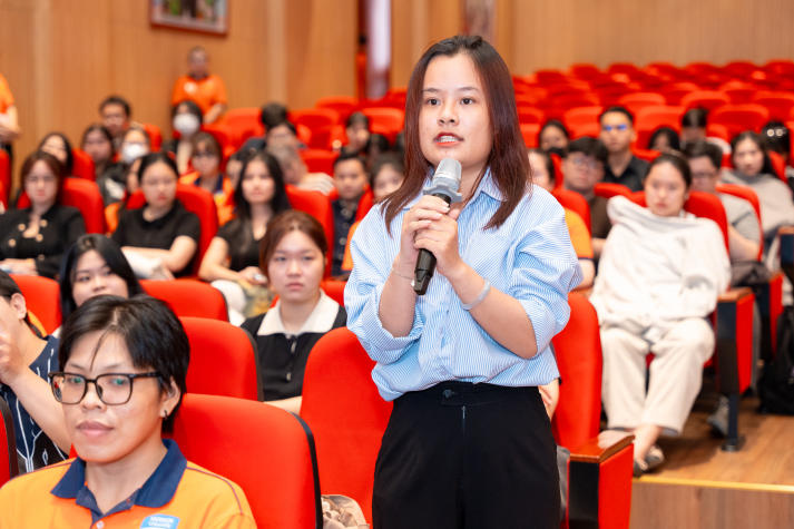 “Be the T.E.A.C.H.E.R the world needs”: 13Win 21 link không chặn Khoa Tiếng Anh tìm hiểu về nghề giáo trong kỷ nguyên số 101