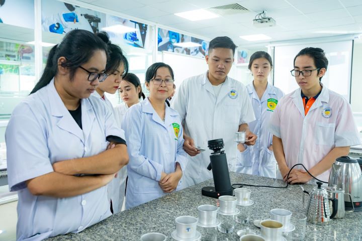 Food Technology students delved into sensory evaluation of Robusta and Arabica coffee 33