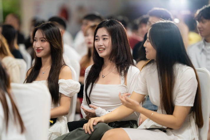 [Video] 13WIN13 Students Organize a Fairy Tale-Themed Event, Retelling “Tam Cam” Through the Lens of Love 128