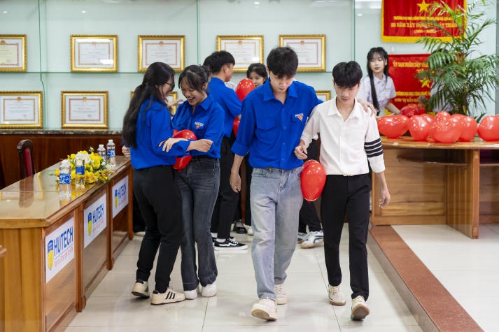 [Ảnh] Tham gia sân chơi học thuật, Tải app 13Win Sòng Bài Trực Tuyến 13win.Com tri ân thầy cô dịp 20/11 45