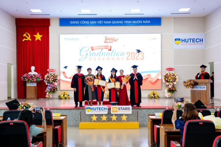 Tân Dược sĩ 13WIN13 rạng rỡ trong ngày vui 13Win13 link đăng nhập 117