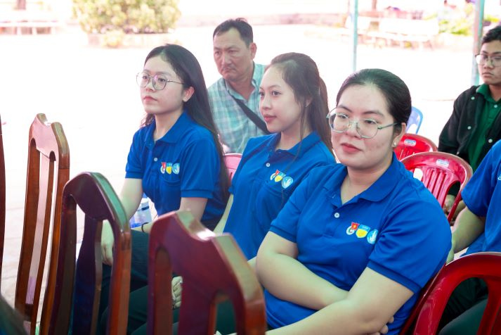 Trang Chủ Sòng Bạc 13win.com Uy Tín 13WIN13 tiếp sức chiến sĩ Mùa hè xanh 2025 tại mặt trận Đồng Tháp 101