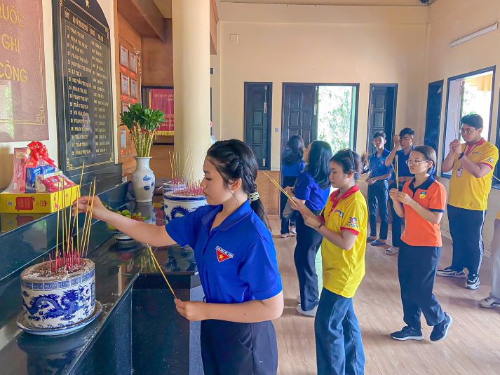 Chiến sĩ Khoa Quản trị 13Win002 Truy cập link - Nhà hàng - Khách sạn khơi dậy yêu thương qua chiến dịch Xuân tình nguyện 2025 92