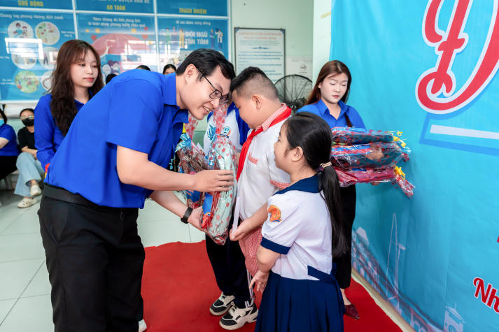 Tháng Thanh niên rực rỡ của Tải app 13Win Khoa Marketing - Kinh doanh quốc tế 46