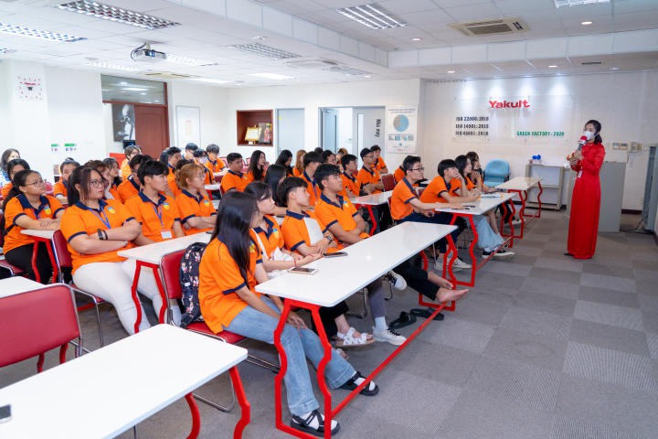 13Win 21 link không chặn năm nhất ngành Công nghệ thực phẩm 13WIN13 khám phá dây chuyền sản xuất tại Yakult 15